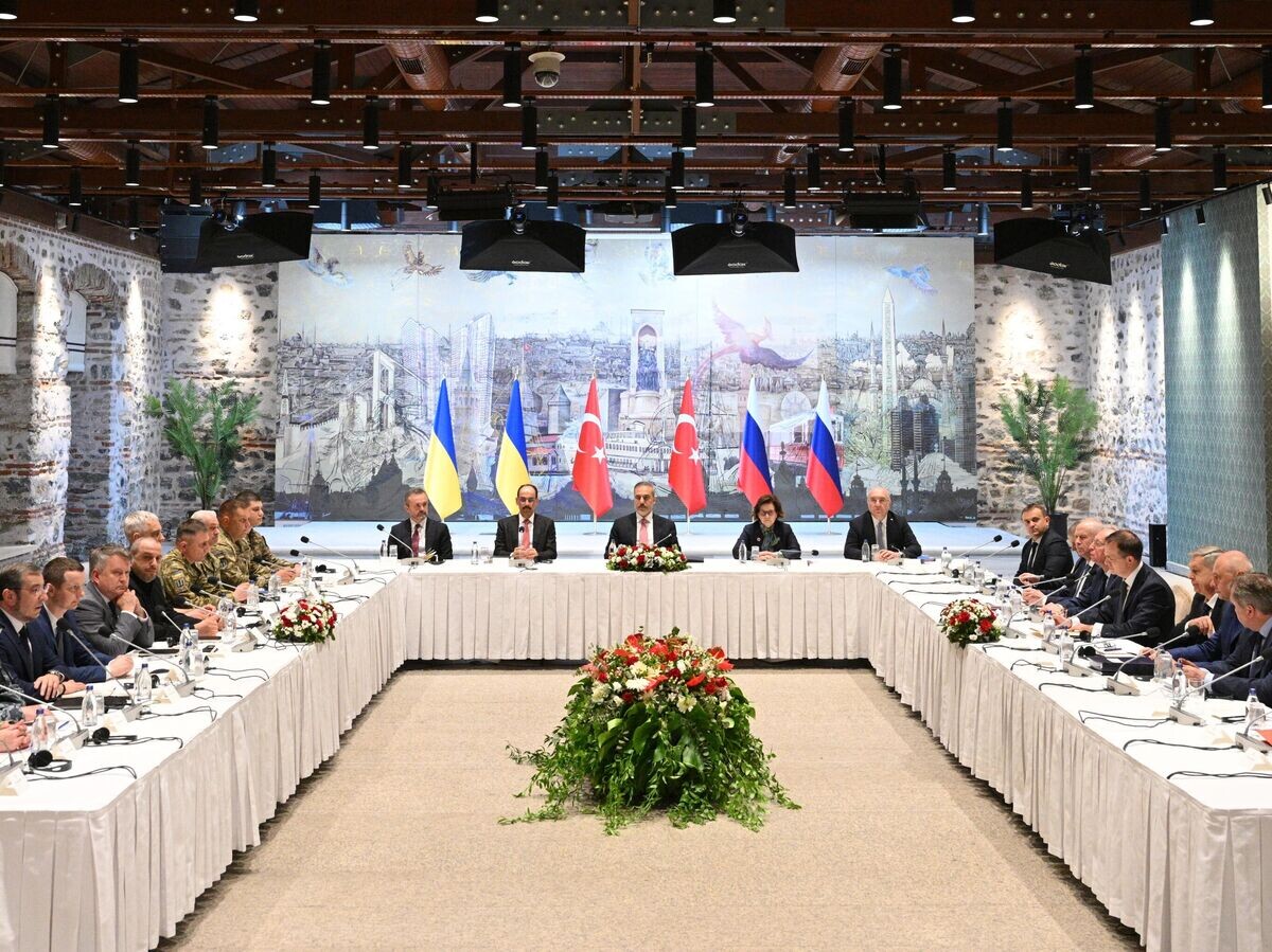    Переговоры России и Украины в Стамбуле© РИА Новости / Рамиль Ситдиков