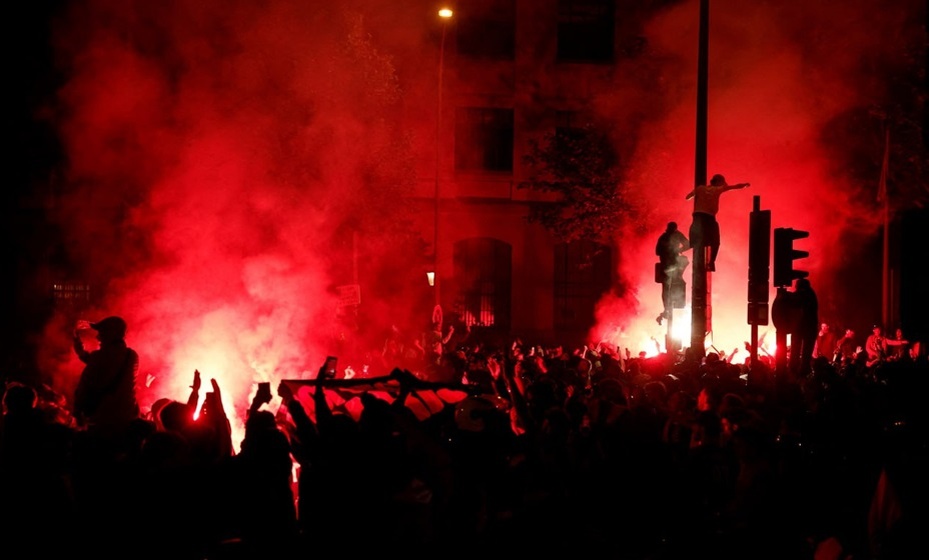    Машина в Париже въехала в толпу фанатов «ПСЖ». Фото: Reuters