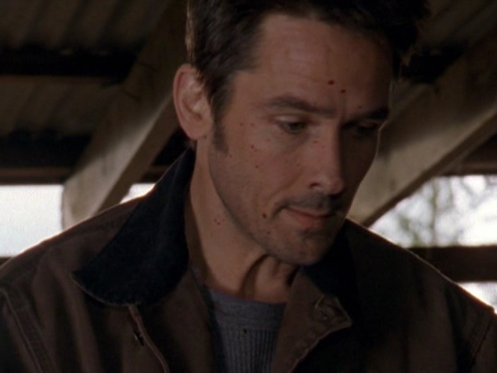 Кэмпбелл внешне неплох, но всё равно ему, как и многим другим исполнителям этой роли, не достаёт того мастерства перевоплощения с помощью одной мимики, коим обладал Банди.