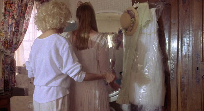 Кадр из фильма "Слияние двух лун" (1988)