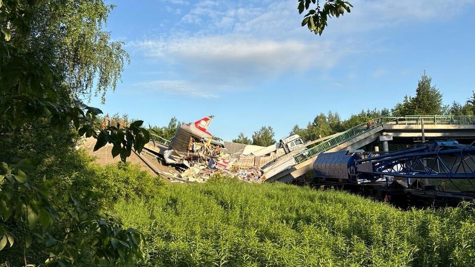     Пассажирка сошедшего с рельсов поезда под Брянском описала первые минуты ЧП РИА Новости