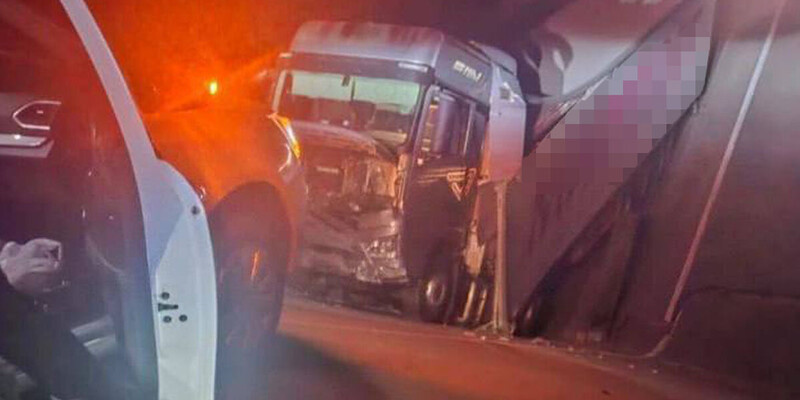  Фура на обвалившемся мосту.  фото: картинки яндекс.