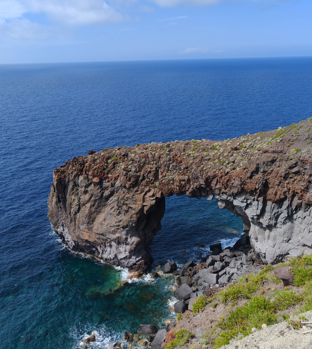 "Окно" острова Салина