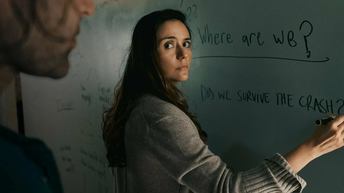 кадры из сериала "Извне"