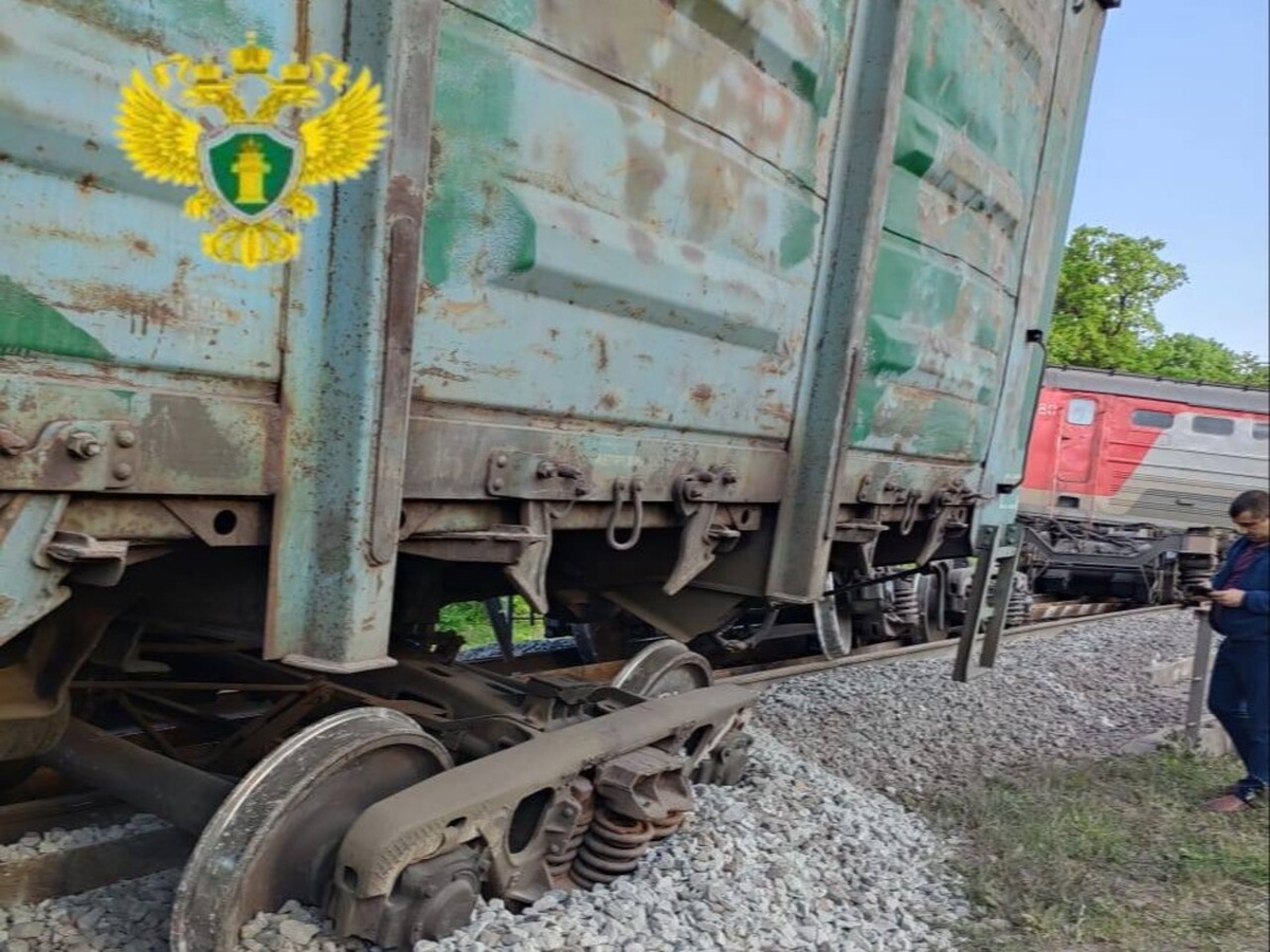    Кадры восстановительных работ на месте крушения поезда в Курской области