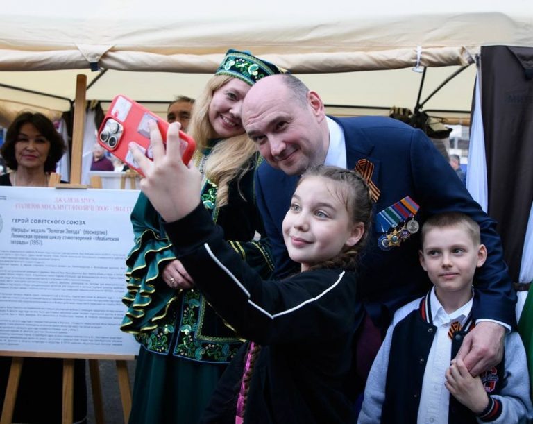    Евгений Солнцев поздравил юных оренбуржцев, родителей и педагогов с Днём защиты детей «О»