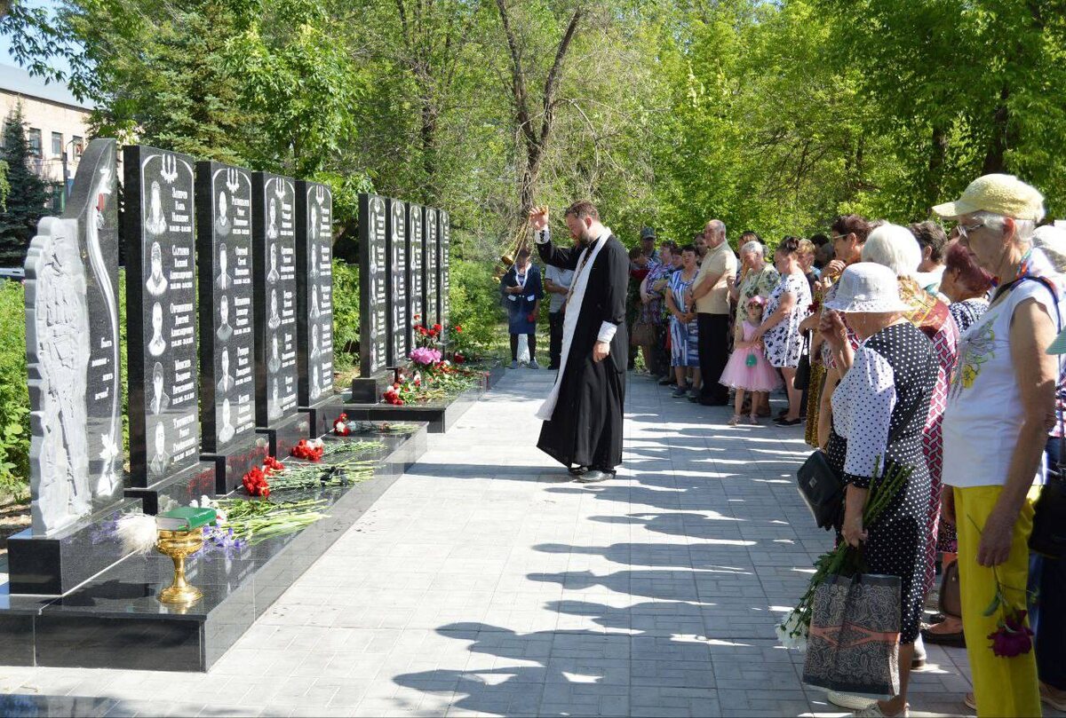  📷    В Новосергиевке освятили стелы «Мемориального комплекса бойцам СВО» Белов Михаил Александрович