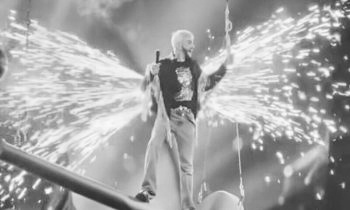 Момент с пиротехникой на концерте