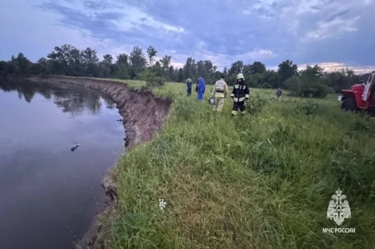    В Башкирии ВАЗ-2112 сорвался с обрыва в реку