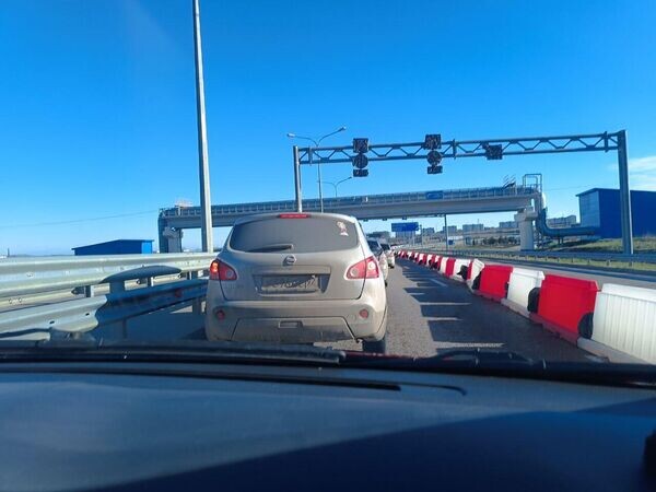 Крымский мост сейчас: второй час подряд растет очередь со стороны Кубани