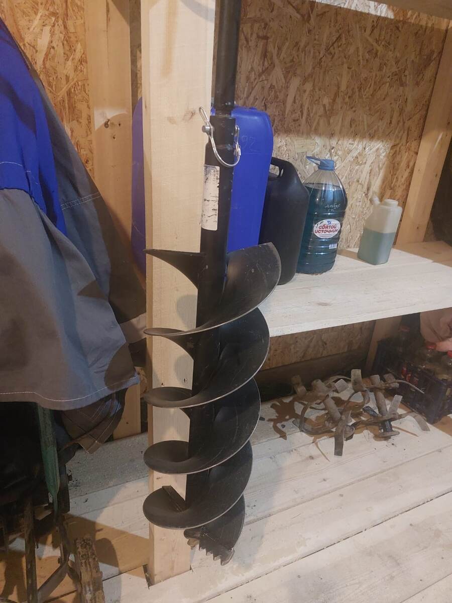 Шнеки диаметром 70 мм, 100 мм, 200 мм. Глубина лунки до 2 метров. 