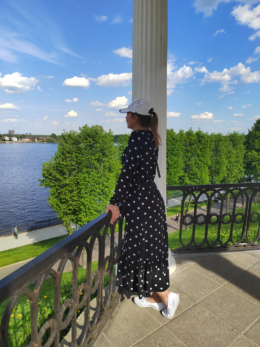 Наконец-то увидела Волгу. Она прекрасна.... как и чайки её облюбовавшие)) 