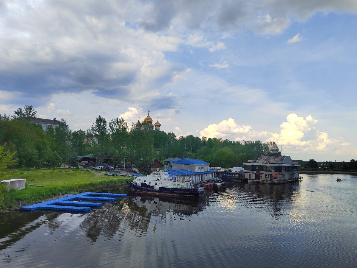 Река Которосль. "Прыгайте в реку- это единственный путь познать Жизнь!" Ошо)