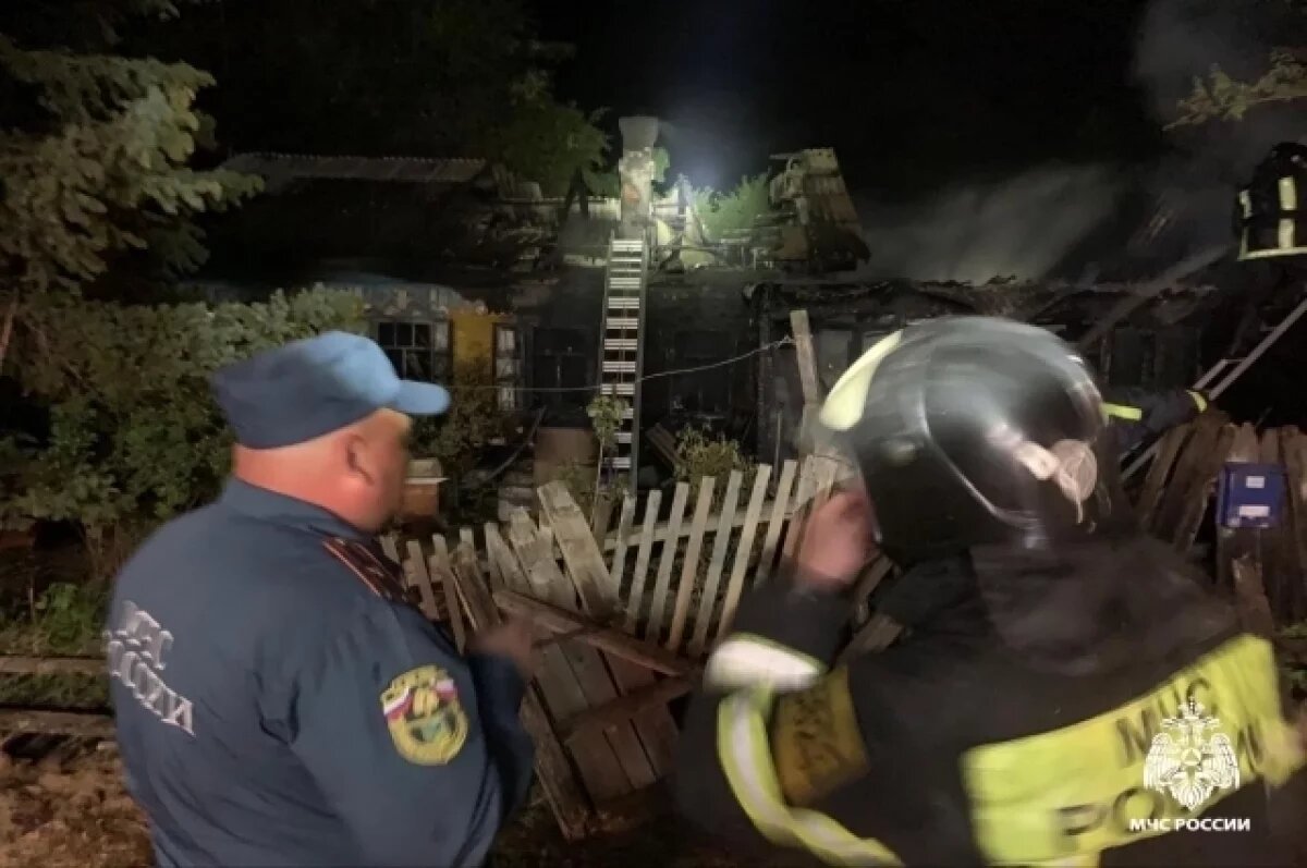    Также из-за опасных факторов во время пожара пострадала женщина в возрасте 50 лет