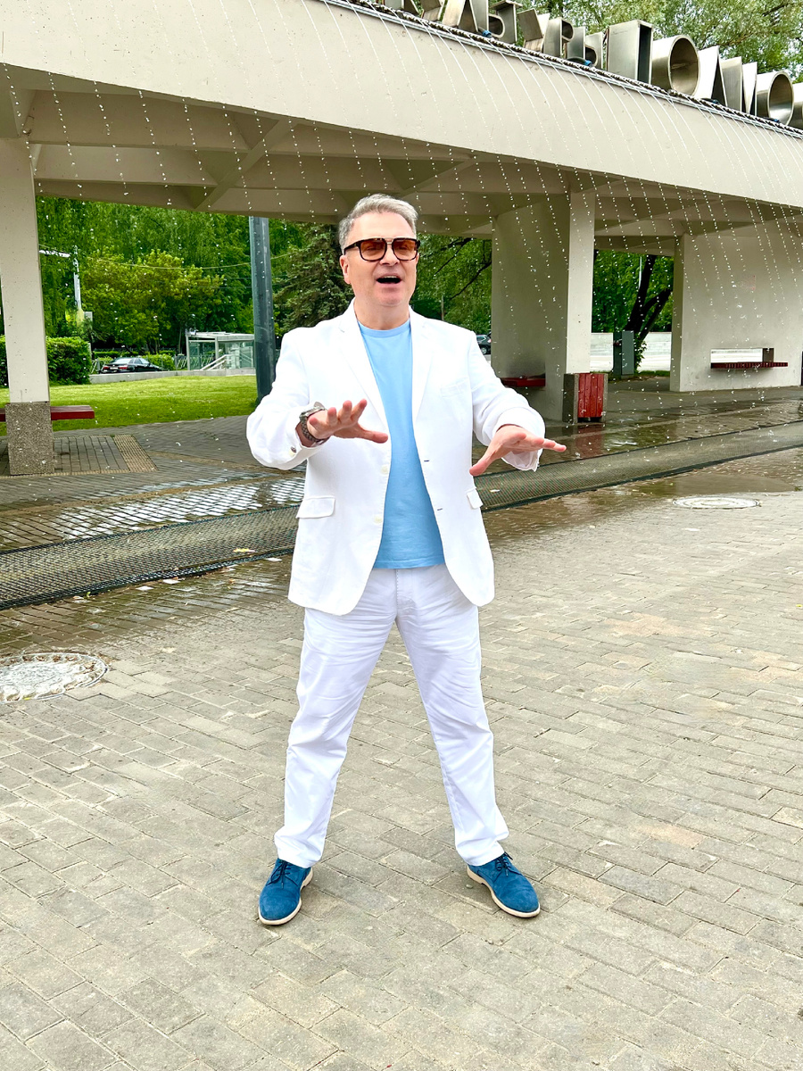 Александр Добронравов