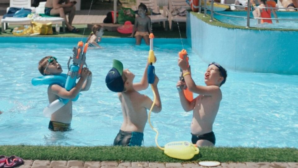    Жара. Лето. Бассейн. Источник: Анна Меньшикова