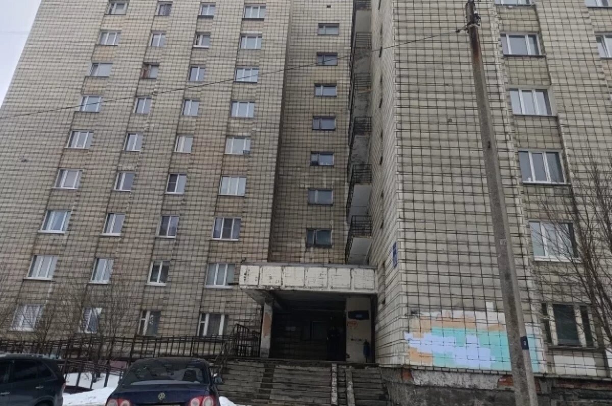    В больнице скончался мужчина, устроивший стрельбу с крыши дома в Мурманске