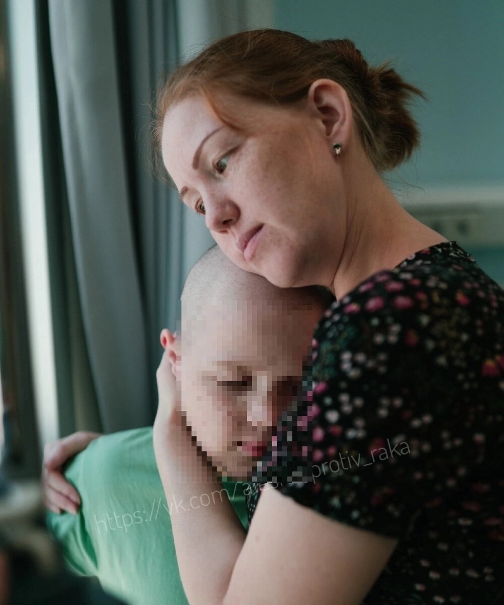    Средний сын Елены Алексей борется с онкологией. Фото: Соцсети