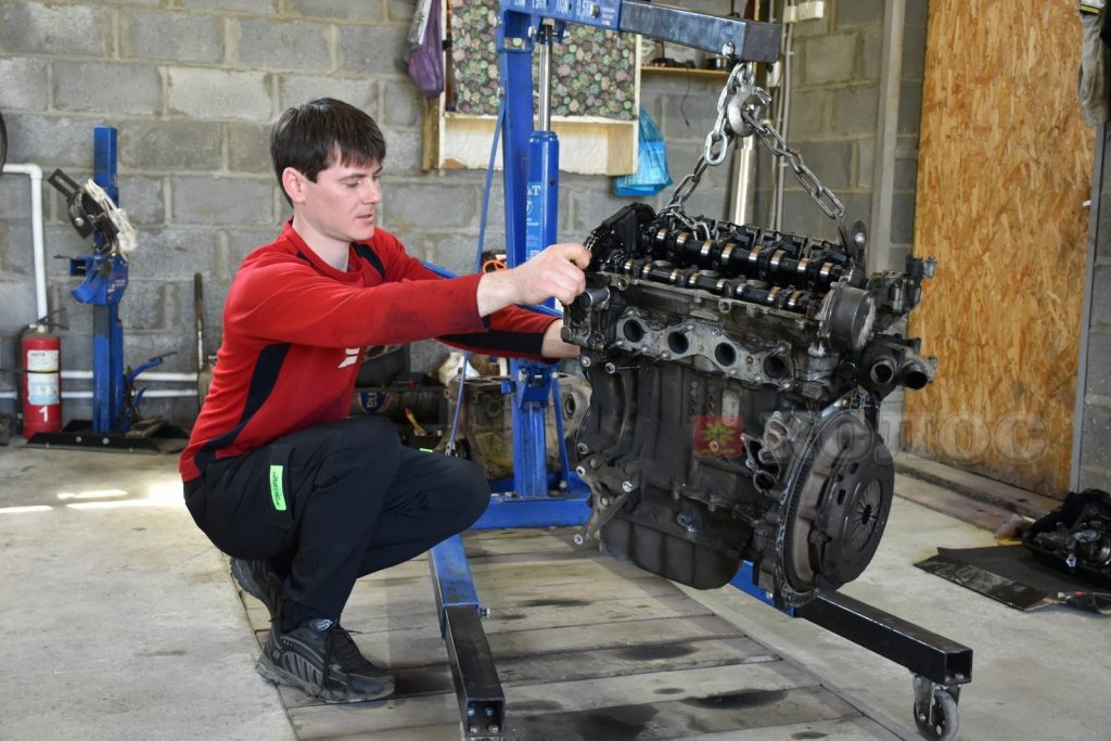      Ремонт двигателей и ходовой части автомобиля — основная деятельность мастера. Светлана Кишинько