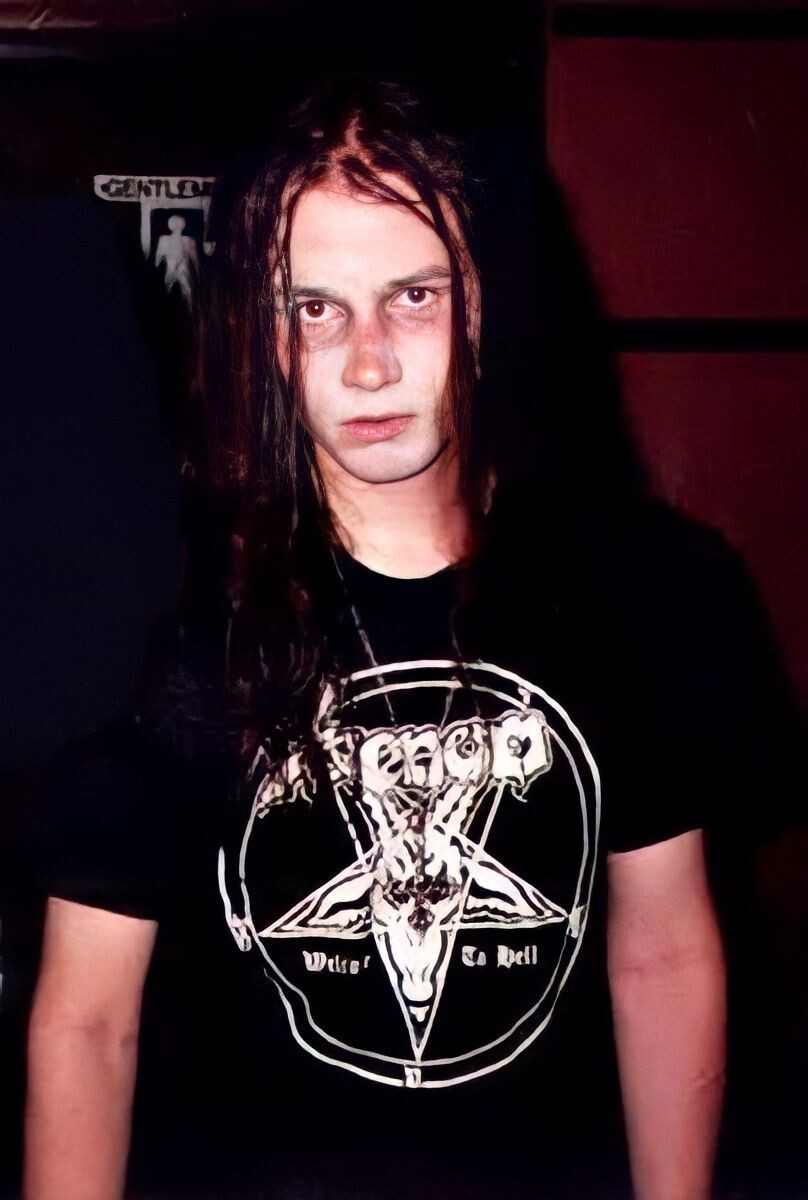 В 1992 году Фауст совершил убийство Магне Андреассена, за что был приговорён к 14 годам тюремного заключения. В 2003 году вышел из тюрьмы и продолжил выступать в качестве барабанщика Emperor, Djevel, Blood Tsunami, Aborym и Scum. 