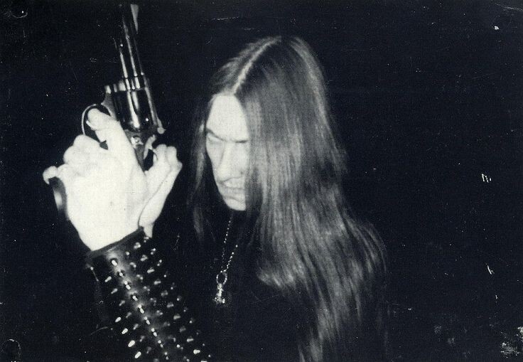 Как и ряд других музыкантов ранней норвежской блэк-метал-сцены, Самот принимал участие в серии поджогов церквей первой половины 1990-х годов. В 1994 году за сожжение церкви в Виндафьорде был приговорён к тюремному сроку, который отбывал с 1995 по 1996 годы. 