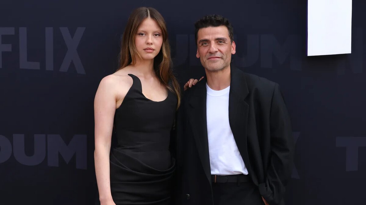 Миа Гот и Оскар Айзек на мероприятии Netflix Tudum в The Kia Forum