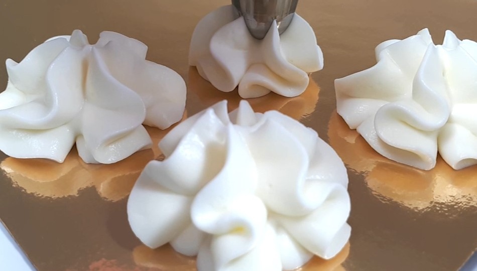 ❌ Главные ОШИБКИ в приготовлении крема: почему "поплыл", расслоился или не держит форму