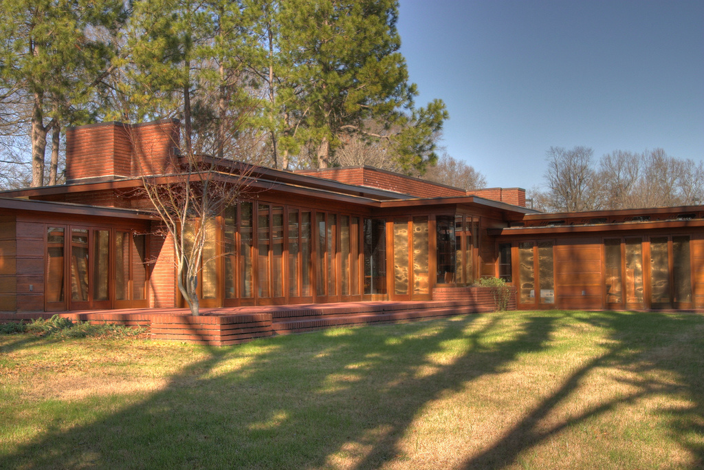 Фрэнк Ллойд Райт. Дом Розенбаума во Флоренции. 1938 — 1948. Вид со двора. Фото Blake Wylie, Wikimedia.