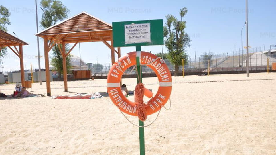 Фото: Знак на пляже. Фото пресс-службы МЧС России по Ростовской области