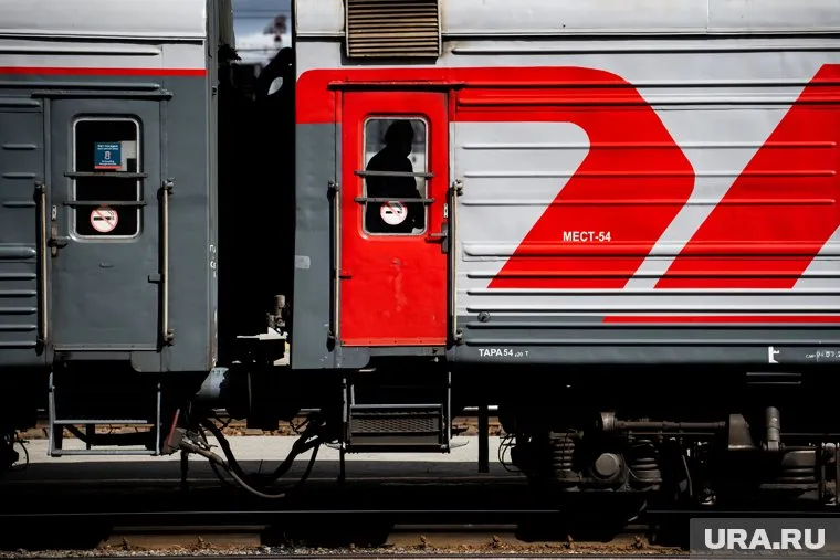 Поезд сошел с рельс из-за незаконного вмешательства
Фото: Анна Майорова © URA.RU