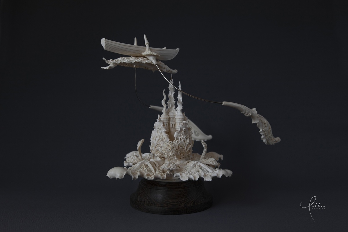    Все работы Олега Лохова выполнены из бивней мамонтов. Фото: сообщество ВК «Lokhov. Резьба по кости. Олег Лохов»