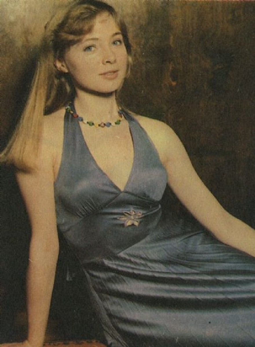 Марина Яковлева в молодости. Почему Ростоцкий ушел от Яковлевой к соседке напротив, Марина же была такой красивой?