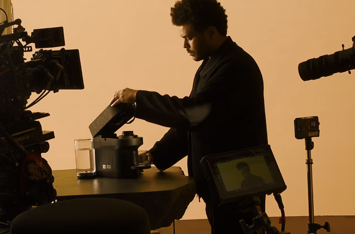    The Weeknd начал сотрудничество с кофейным брендом Nespresso (фото 1)