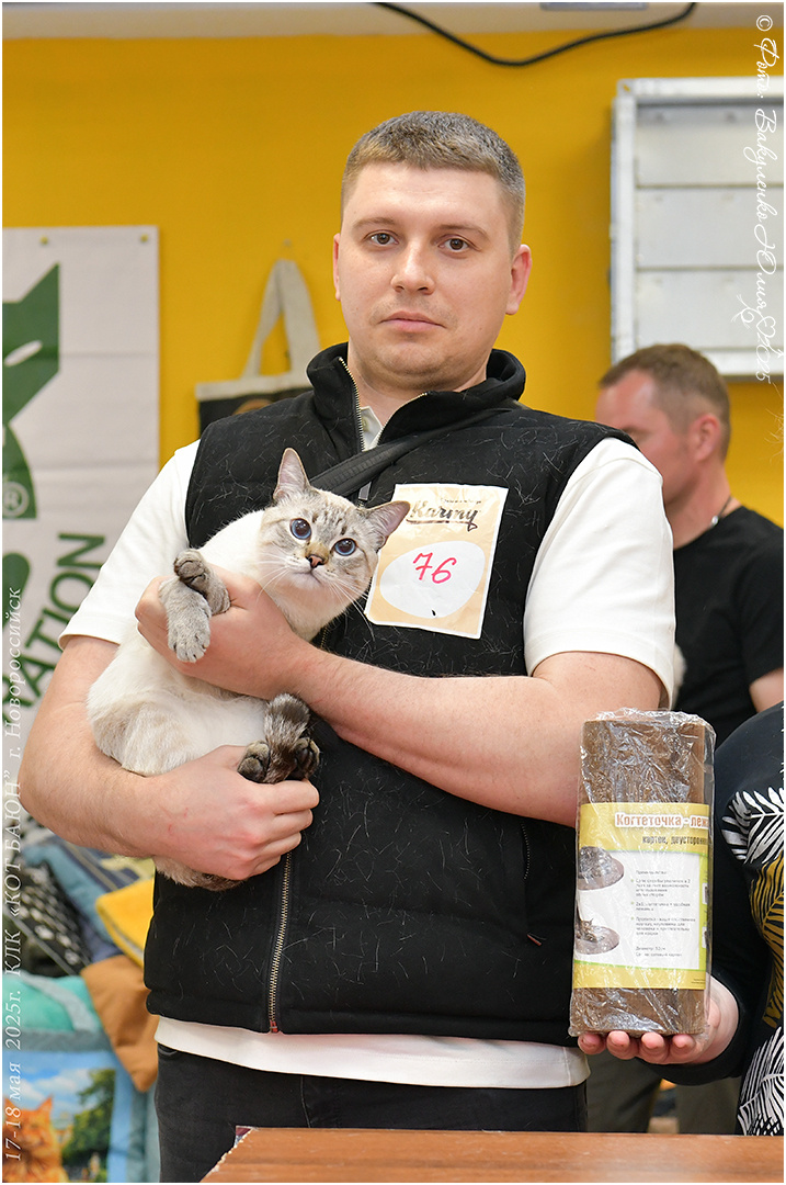 У меня чудесный хозяин, очень меня любит, ради него я готов поездить по выставкам и показать себя во всей красе