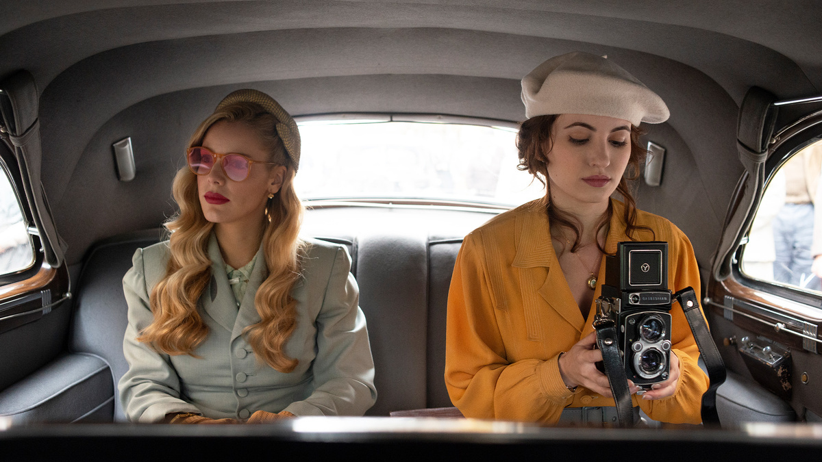 кадр из сериала "Открытое море"