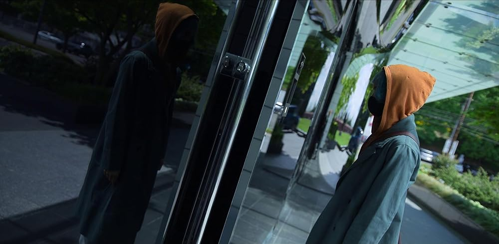 Кадр из фильма Kimi. Режиссер: Стивен Содерберг. Производство: New Line Cinema, Warner Bros.