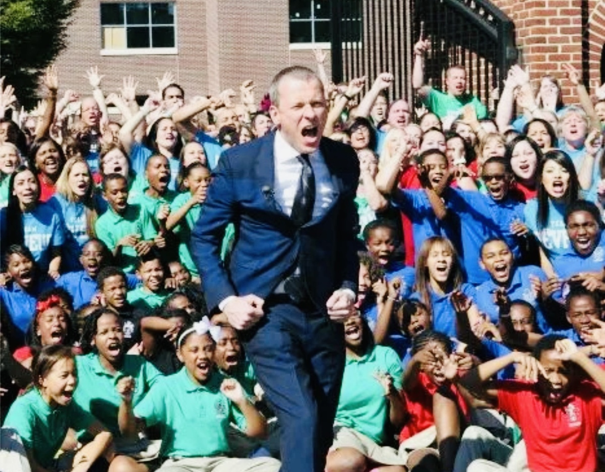 Рон Кларк на открытии своей Академии