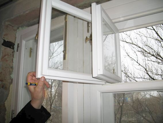 Форточка для полноценной вентиляции жилых помещений зимой. Если есть необходимость - можно открыть и окно