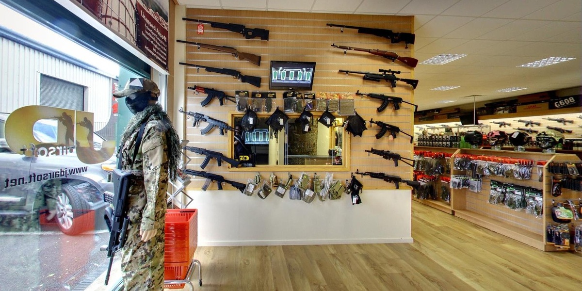 Страйкбольный интерактивный тир АРКАДА. Оборудование для оружейного магазина.