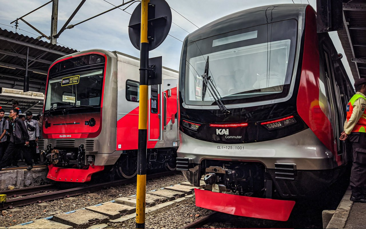 Электропоезда моделей CLI-225 и SFC120-V от PT Inka и CRRC. Источник: TyewongX/Wikimedia