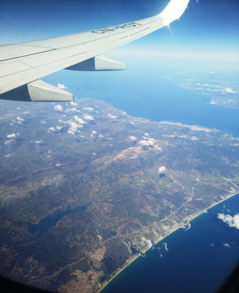 Вот она, Африка, под крылом самолета