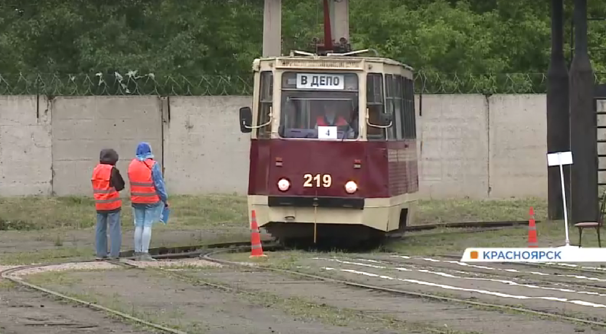     В Красноярске выбирают лучшего водителя трамвая