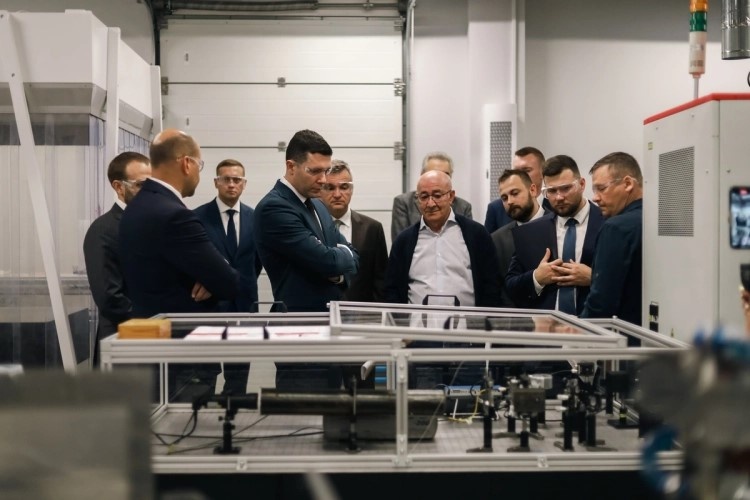 Эксимерные лазеры для фотолитографов ГК Лассард планируется запустить в серию в 2026 году. Изображение: lassard.ru