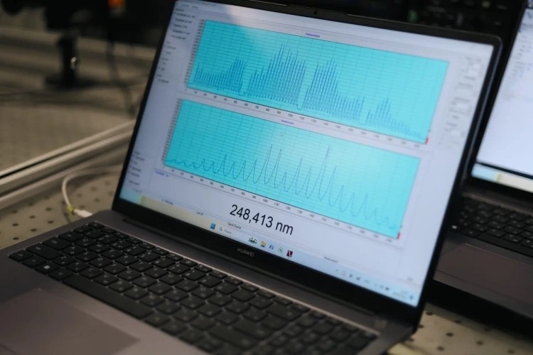 248 нм: длина волны излучения KrF лазера. Изображение: lassard.ru