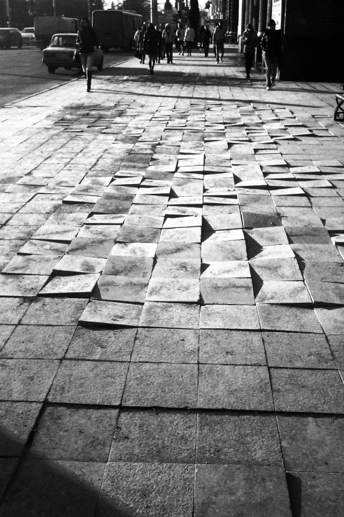 на улице Ленина (вдоль музкомедии)