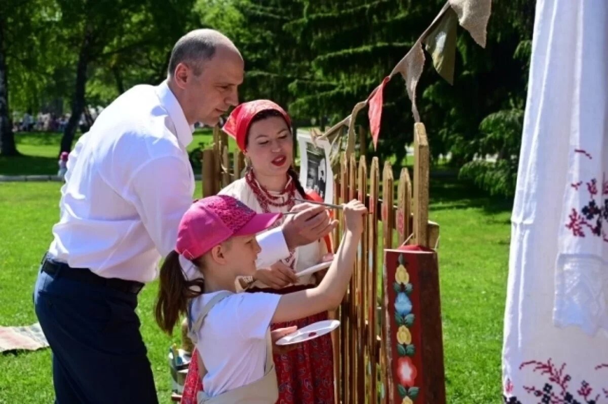    Паслер анонсировал масштабную программу поддержки материнства и детства