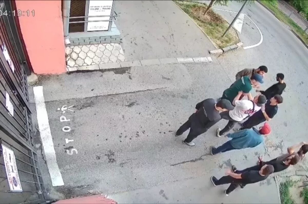    Пьяные разборки гостей города попали на видео в Волгограде