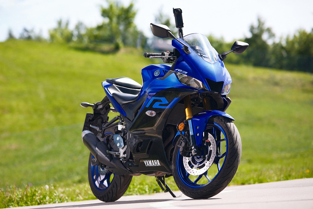 Yamaha r3 с закрепленной insta360 x5 