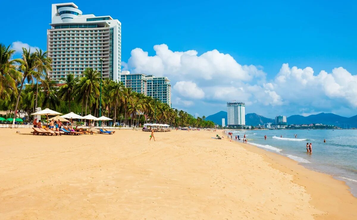    Недорогие туры, теплое море, сезон фруктов и другие причины поехать летом на отдых в Нячанг