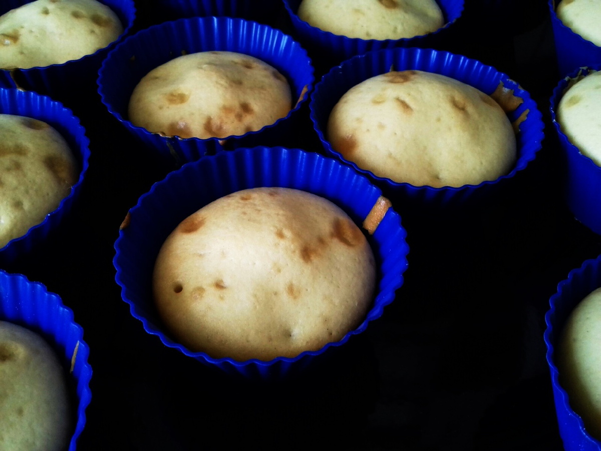 Приготовление кексов в силиконовых формочках